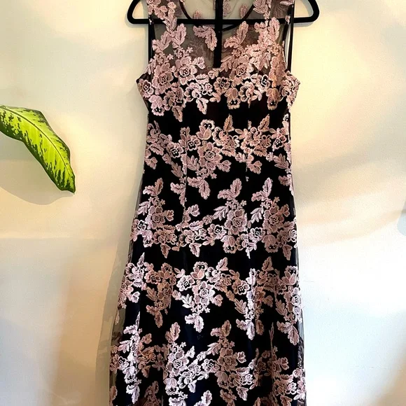 Dress - Picture 3 of 9